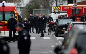 Fegyveresek támadták meg egy francia hetilap párizsi székházát